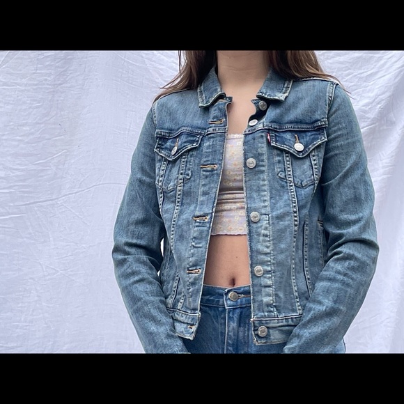 Levi Jean jacket $30 + shipping - Picture 2 of 3